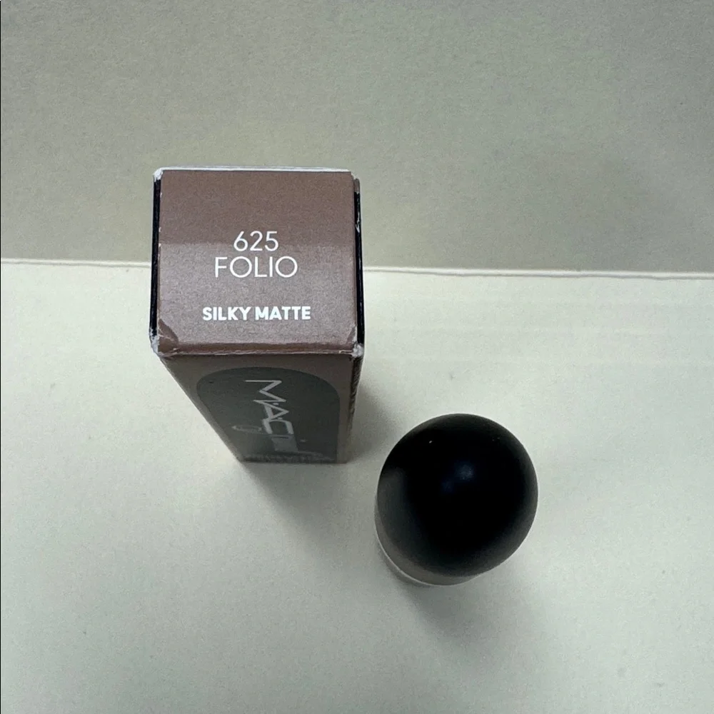 MAC COSMETICS M·A·Cximal Silky Matte Lipstick 625 Folio Grayish Nude NIB